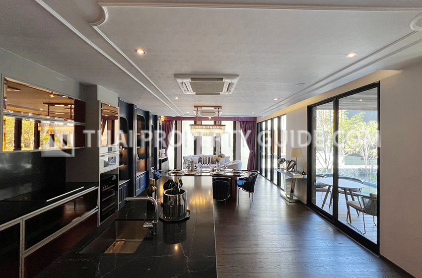 House with Private Pool in Srinakarin 